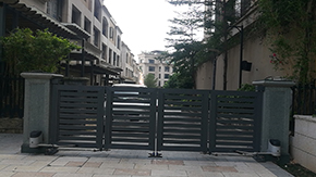 半山道折疊門(mén)